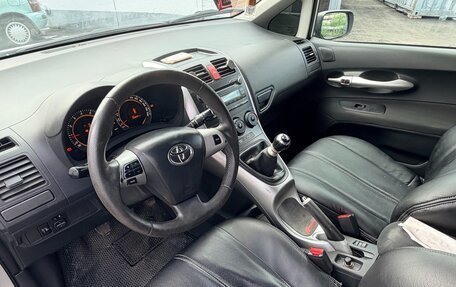 Toyota Auris II, 2010 год, 650 000 рублей, 4 фотография