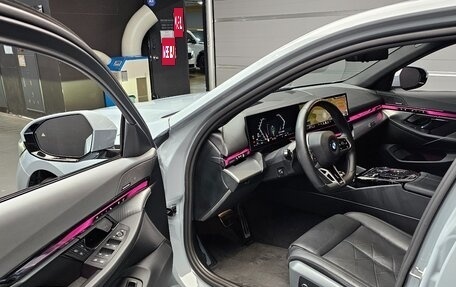 BMW 5 серия, 2024 год, 6 450 000 рублей, 15 фотография