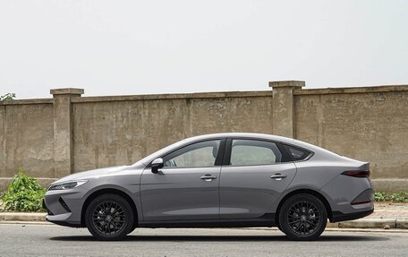 BYD Qin, 2025 год, 2 100 000 рублей, 8 фотография