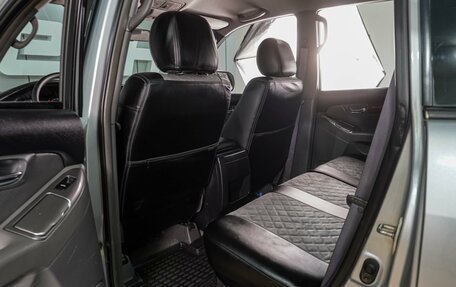 Toyota Land Cruiser Prado 120 рестайлинг, 2003 год, 2 099 000 рублей, 11 фотография