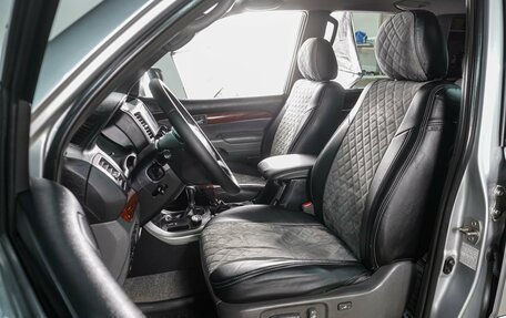 Toyota Land Cruiser Prado 120 рестайлинг, 2003 год, 2 099 000 рублей, 10 фотография