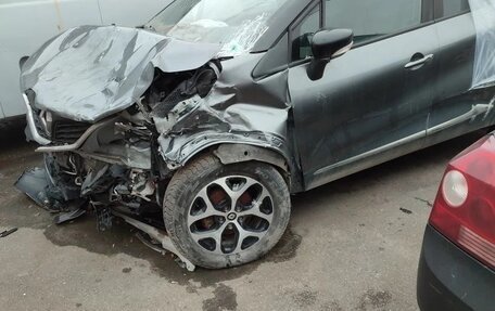 Renault Kaptur I рестайлинг, 2017 год, 449 000 рублей, 2 фотография