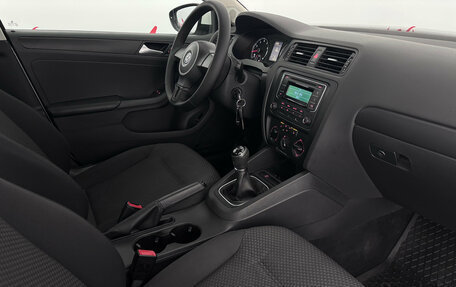 Volkswagen Jetta VI, 2013 год, 1 070 000 рублей, 12 фотография