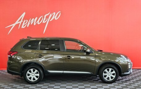 Mitsubishi Outlander III рестайлинг 3, 2019 год, 1 980 000 рублей, 6 фотография