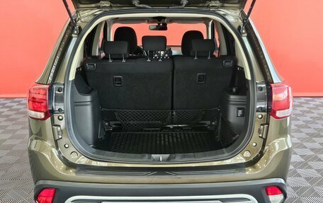 Mitsubishi Outlander III рестайлинг 3, 2019 год, 1 980 000 рублей, 16 фотография