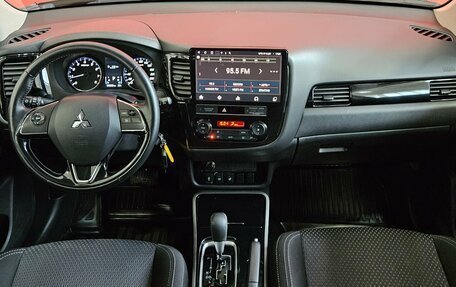 Mitsubishi Outlander III рестайлинг 3, 2019 год, 1 980 000 рублей, 9 фотография