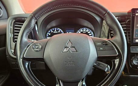 Mitsubishi Outlander III рестайлинг 3, 2019 год, 1 980 000 рублей, 11 фотография
