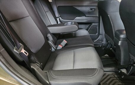 Mitsubishi Outlander III рестайлинг 3, 2019 год, 1 980 000 рублей, 13 фотография
