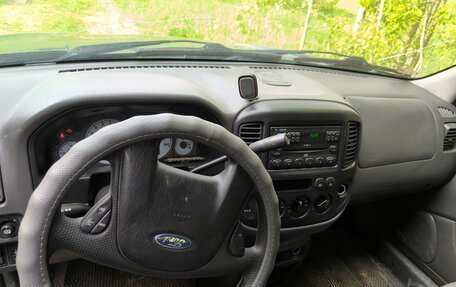 Ford Escape II, 2003 год, 400 000 рублей, 12 фотография