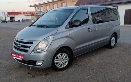 Hyundai H-1 II рестайлинг, 2017 год, 2 060 000 рублей, 2 фотография