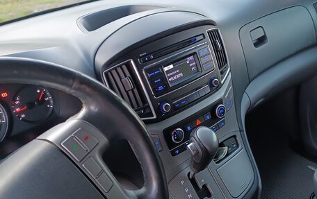 Hyundai H-1 II рестайлинг, 2017 год, 2 060 000 рублей, 13 фотография