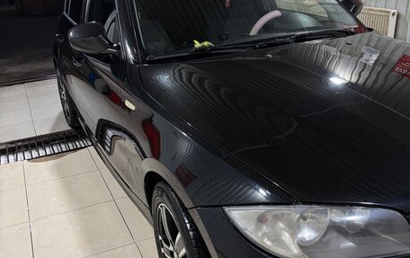 BMW 1 серия, 2010 год, 900 000 рублей, 7 фотография