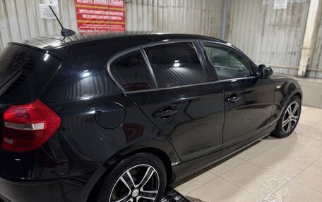 BMW 1 серия, 2010 год, 900 000 рублей, 6 фотография