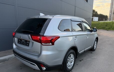Mitsubishi Outlander III рестайлинг 3, 2019 год, 2 030 000 рублей, 3 фотография