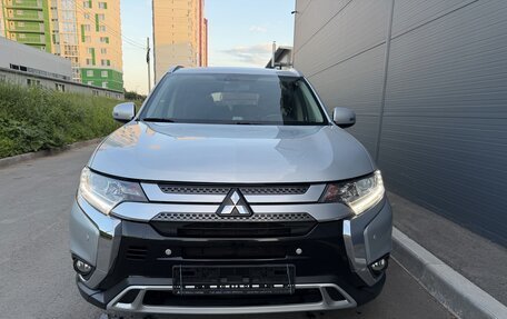 Mitsubishi Outlander III рестайлинг 3, 2019 год, 2 030 000 рублей, 6 фотография
