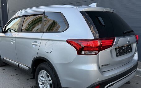 Mitsubishi Outlander III рестайлинг 3, 2019 год, 2 030 000 рублей, 10 фотография