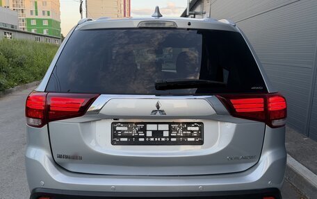 Mitsubishi Outlander III рестайлинг 3, 2019 год, 2 030 000 рублей, 12 фотография