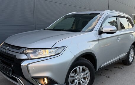 Mitsubishi Outlander III рестайлинг 3, 2019 год, 2 030 000 рублей, 7 фотография
