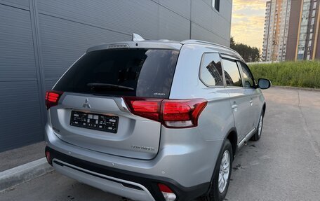 Mitsubishi Outlander III рестайлинг 3, 2019 год, 2 030 000 рублей, 13 фотография