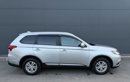 Mitsubishi Outlander III рестайлинг 3, 2019 год, 2 030 000 рублей, 14 фотография