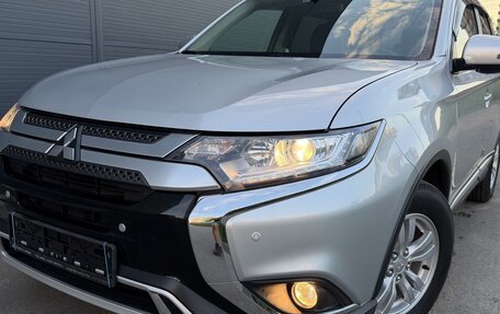 Mitsubishi Outlander III рестайлинг 3, 2019 год, 2 030 000 рублей, 16 фотография
