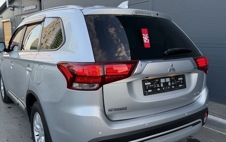 Mitsubishi Outlander III рестайлинг 3, 2019 год, 2 030 000 рублей, 11 фотография