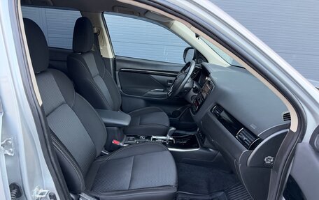 Mitsubishi Outlander III рестайлинг 3, 2019 год, 2 030 000 рублей, 26 фотография