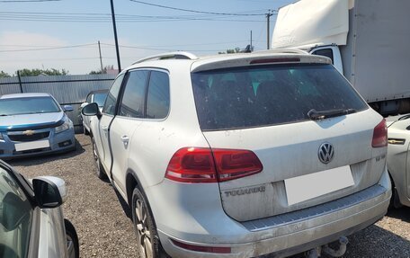Volkswagen Touareg III, 2012 год, 1 940 000 рублей, 2 фотография