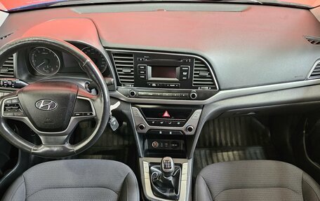 Hyundai Elantra VI рестайлинг, 2018 год, 1 350 000 рублей, 9 фотография
