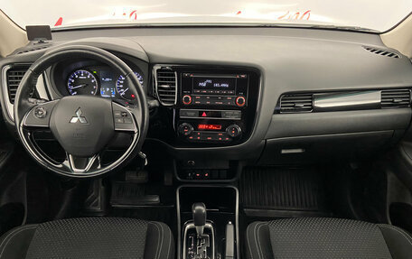 Mitsubishi Outlander III рестайлинг 3, 2019 год, 1 820 000 рублей, 9 фотография