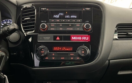 Mitsubishi Outlander III рестайлинг 3, 2019 год, 1 820 000 рублей, 14 фотография