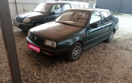 Volkswagen Vento, 1995 год, 125 000 рублей, 1 фотография