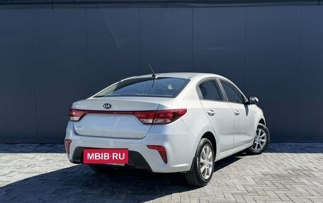 KIA Rio IV, 2018 год, 945 000 рублей, 2 фотография