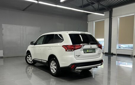 Mitsubishi Outlander III рестайлинг 3, 2016 год, 1 595 000 рублей, 6 фотография