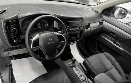 Mitsubishi Outlander III рестайлинг 3, 2016 год, 1 595 000 рублей, 8 фотография