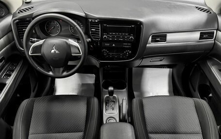 Mitsubishi Outlander III рестайлинг 3, 2016 год, 1 595 000 рублей, 10 фотография