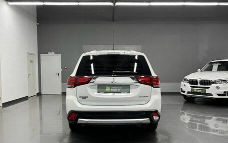 Mitsubishi Outlander III рестайлинг 3, 2016 год, 1 595 000 рублей, 4 фотография