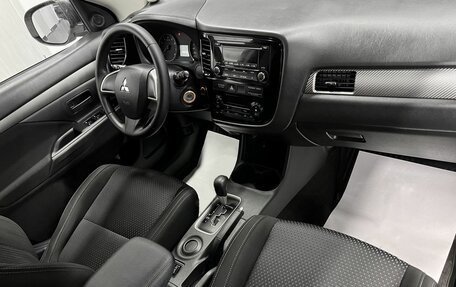 Mitsubishi Outlander III рестайлинг 3, 2016 год, 1 595 000 рублей, 13 фотография