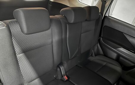 Mitsubishi Outlander III рестайлинг 3, 2016 год, 1 595 000 рублей, 12 фотография