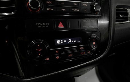 Mitsubishi Outlander III рестайлинг 3, 2016 год, 1 595 000 рублей, 15 фотография