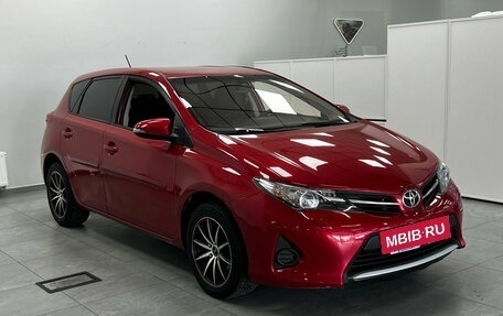 Toyota Auris II, 2013 год, 1 099 000 рублей, 2 фотография
