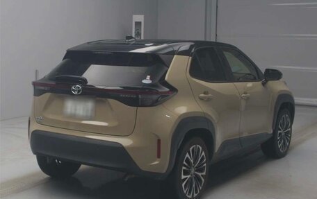 Toyota Yaris Cross, 2021 год, 1 950 000 рублей, 2 фотография