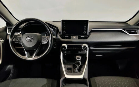Toyota RAV4, 2021 год, 2 900 000 рублей, 9 фотография