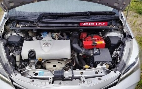 Toyota Vitz, 2015 год, 680 000 рублей, 6 фотография