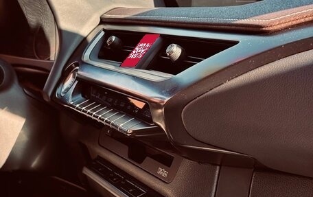 Lexus UX I, 2019 год, 3 180 000 рублей, 12 фотография