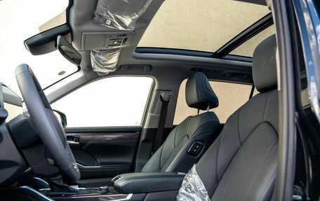 Toyota Highlander, 2026 год, 4 979 000 рублей, 28 фотография