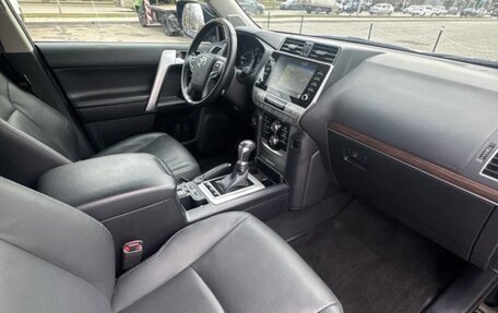 Toyota Land Cruiser Prado 150 рестайлинг 2, 2023 год, 9 500 000 рублей, 6 фотография