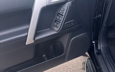 Toyota Land Cruiser Prado 150 рестайлинг 2, 2023 год, 9 500 000 рублей, 4 фотография