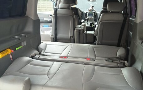 Hyundai Grand Starex Grand Starex I рестайлинг 2, 2015 год, 2 250 000 рублей, 8 фотография