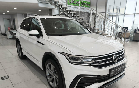 Volkswagen Tiguan II, 2021 год, 3 899 000 рублей, 3 фотография